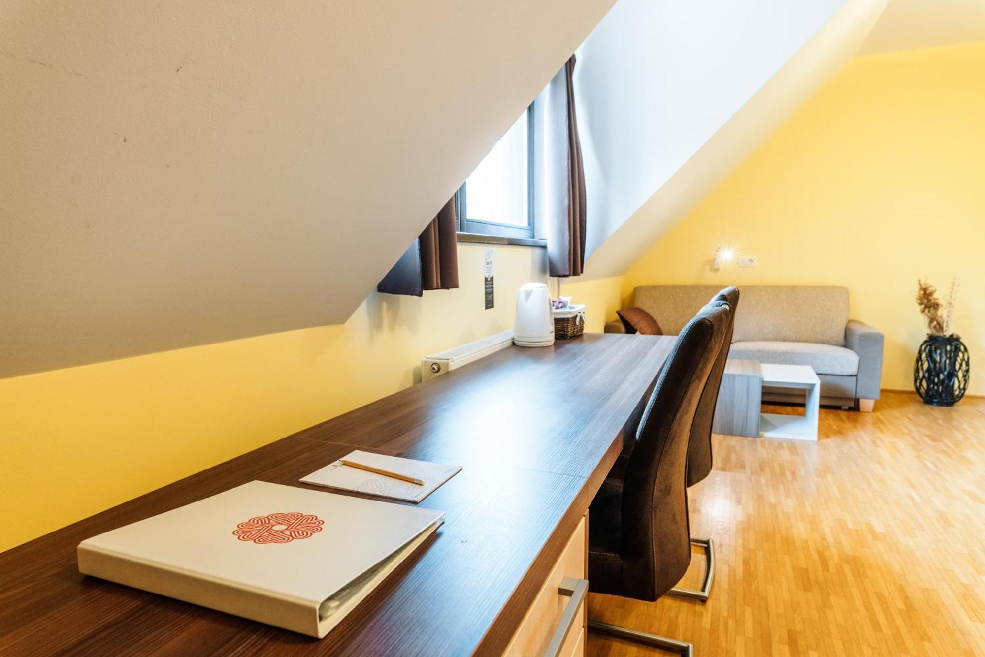 Dvorec Trebnik - Sobe Slovenske Konjice Buitenkant foto