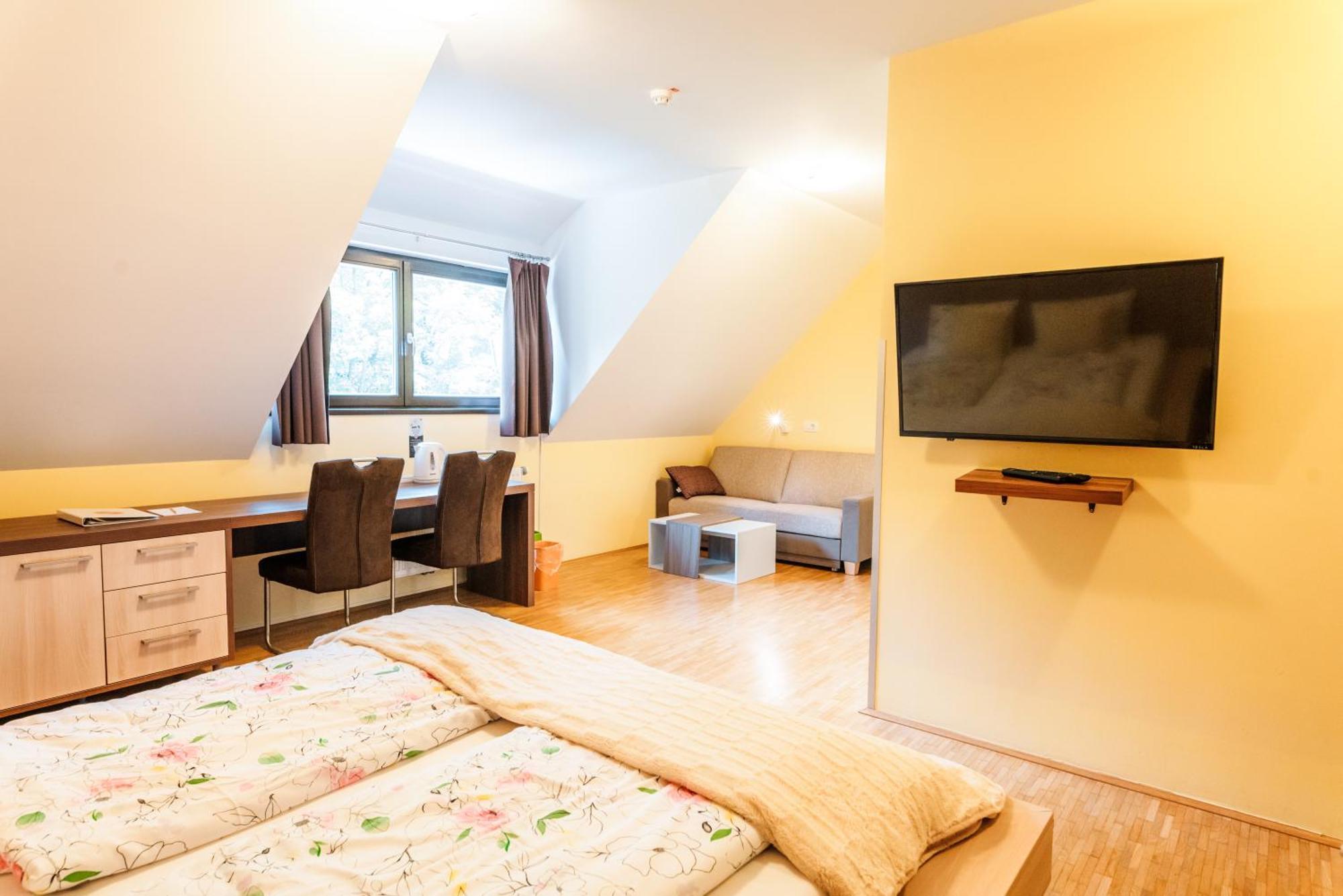 Dvorec Trebnik - Sobe Slovenske Konjice Buitenkant foto