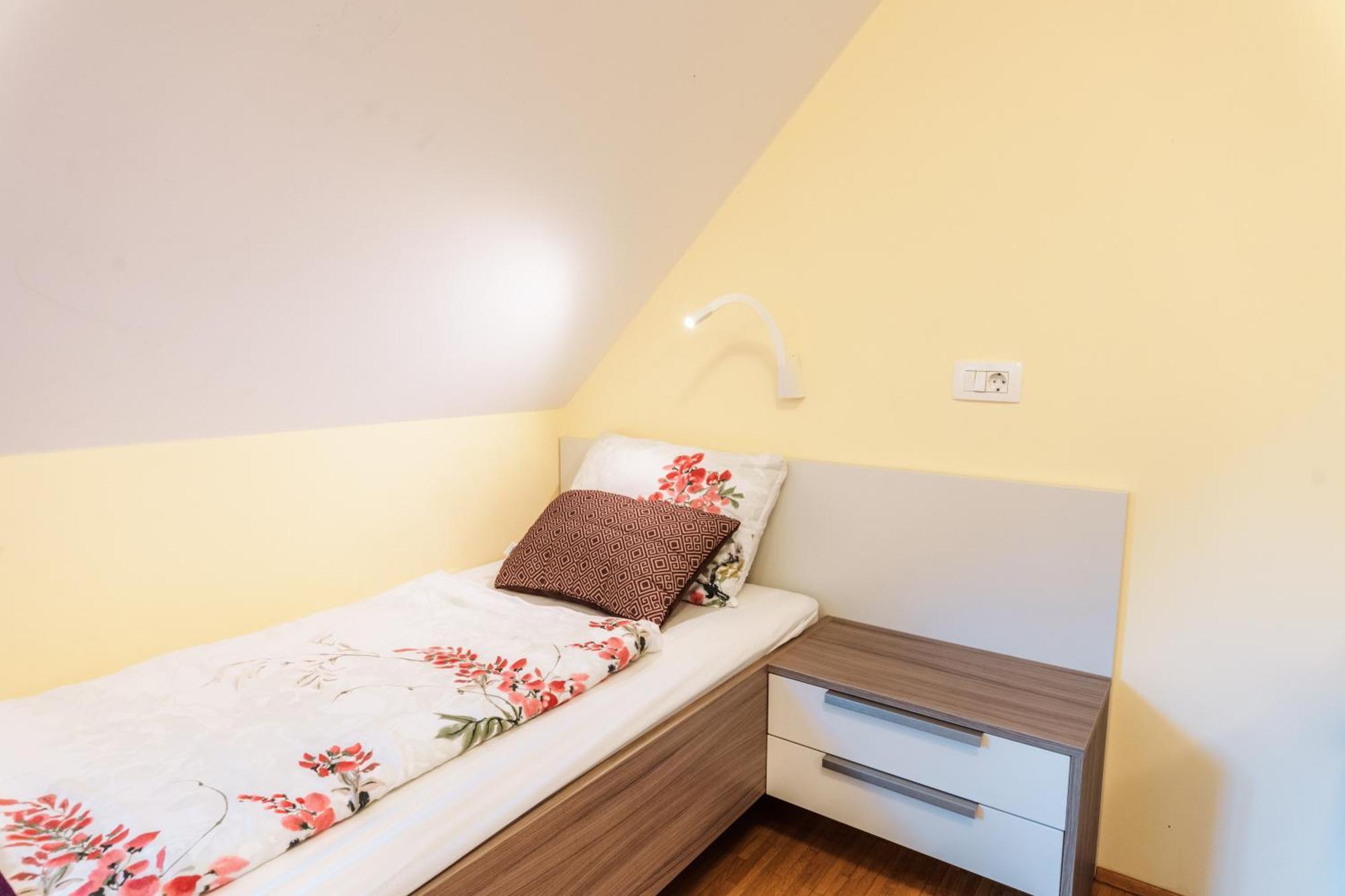 Dvorec Trebnik - Sobe Slovenske Konjice Buitenkant foto
